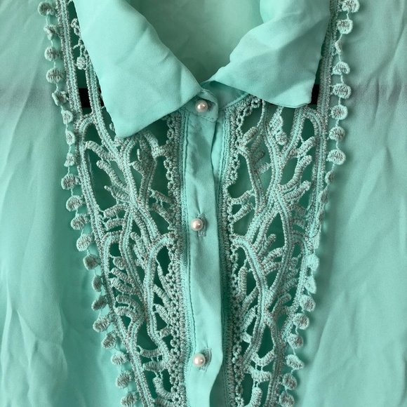 Light Teal Sleeveless Blouse - Picture 3 of 5